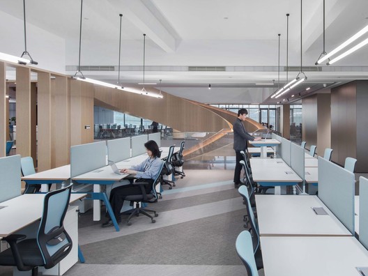 科尔卡诺总部办公空间 / 零壹城市建筑事务所 - 室内图, 桌子, 椅子
