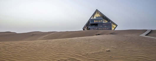 Service Center of the Desert Galaxy Camp / 3andwich Design - Exterior Photography