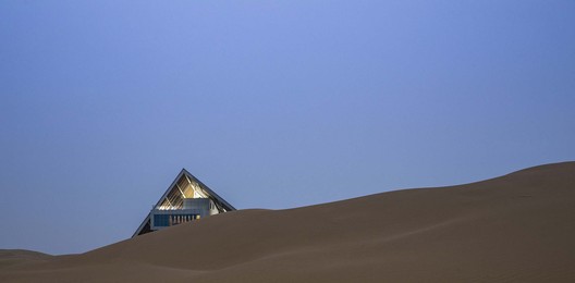 Service Center of the Desert Galaxy Camp / 3andwich Design - Exterior Photography