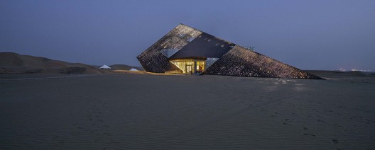 Service Center of the Desert Galaxy Camp / 3andwich Design - Exterior Photography