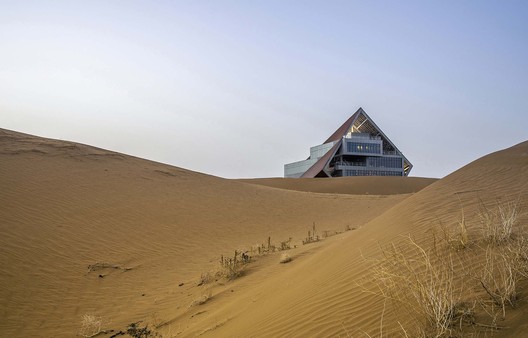 Service Center of the Desert Galaxy Camp / 3andwich Design - Exterior Photography