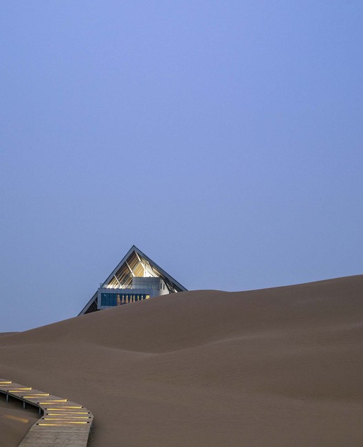 Service Center of the Desert Galaxy Camp / 3andwich Design - Exterior Photography