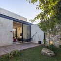 Casa Chukumera / P11 Arquitectos - Fotografía exterior, Casas, Fachada, Bancas, Mesas