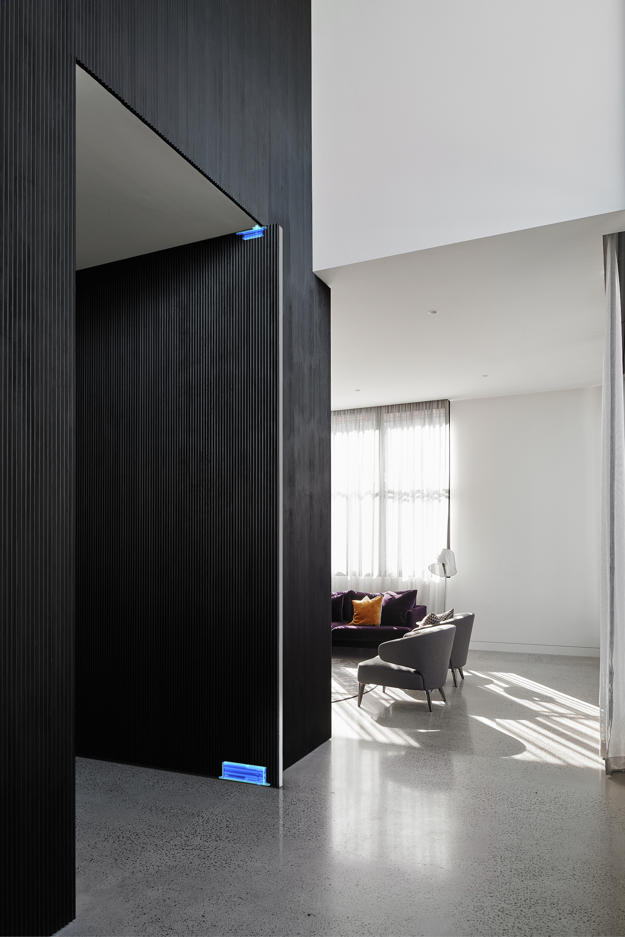 Gallery of How to Install the Hardware of a Pivot Door? A Detailed