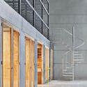 Espacio I+D GPA / Manu Pages Taller d'Arquitectura - Fotografía interior, Arquitectura Industrial, Escaleras, Puerta, Fachada, Fijación Vigas
