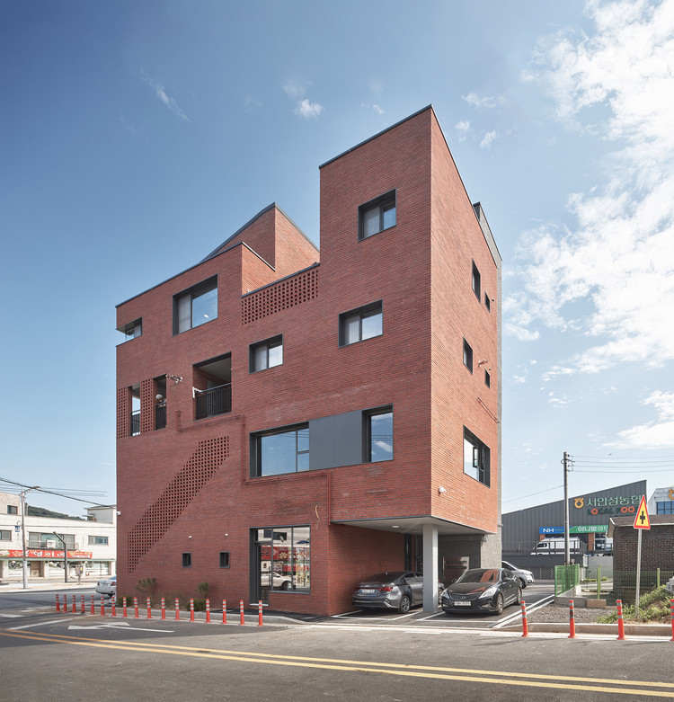 Anseong Commercial House "Ban” / raumst - Exterior Photography, Windows, Brick, Facade