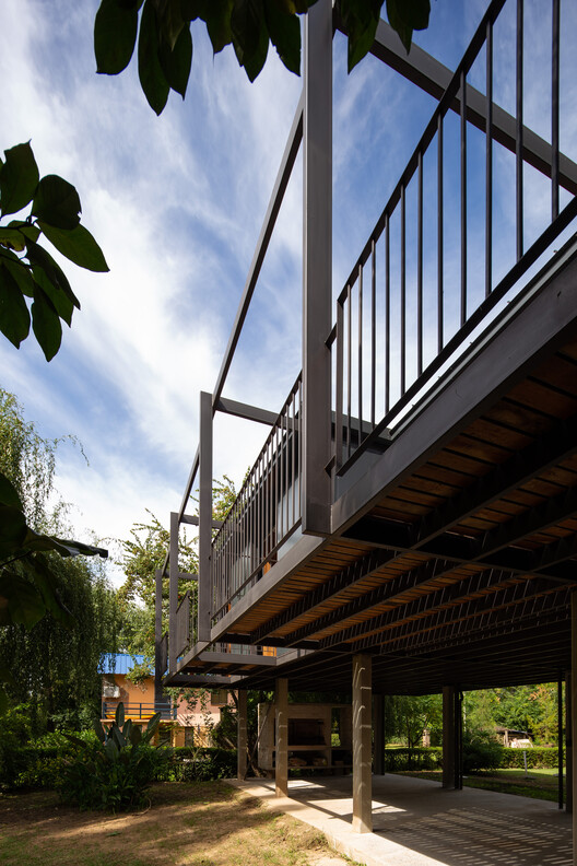 Casa espera / AToT - Arquitectos Todo Terreno - Fotografía exterior, Fijación Vigas