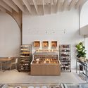 El Molino pastelería y cafetería / LIQE arquitectura - Fotografía interior, Café, Cocina, Fijación Vigas, Arco, Fachada, Encimera, Mesas
