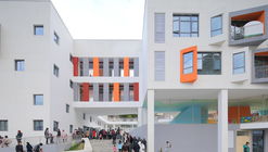 九寨沟县启航幼儿园 / 东意建筑