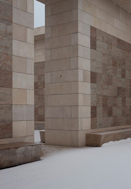 Osario del parque conmemorativo de Bundang / Studiozt - Fotografía interior, Ladrillo, Pilares