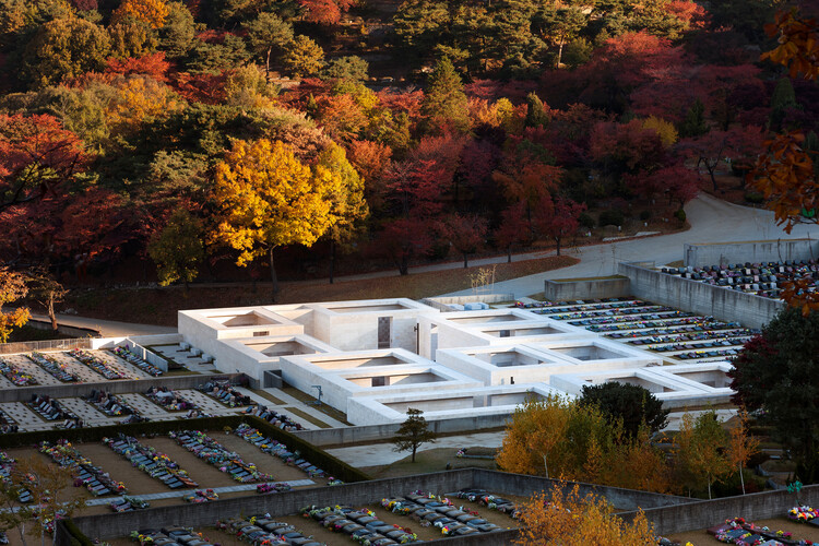 Ossuário do Bundang Memorial Park / Studiozt - Fotografia de Exterior, Jardim