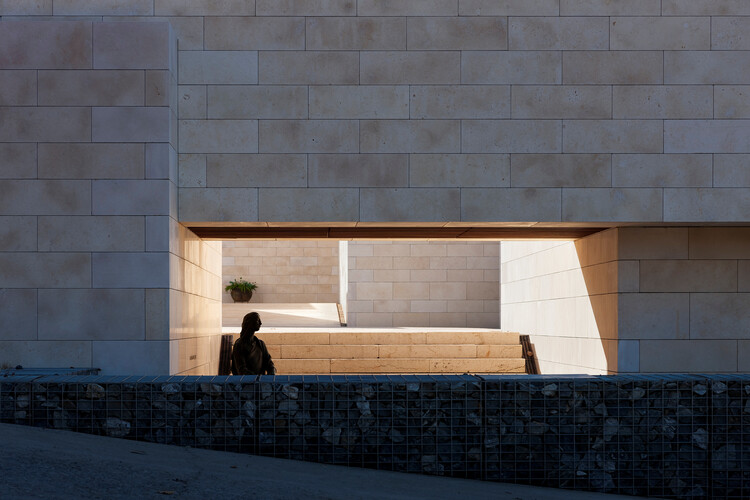 Osario del parque conmemorativo de Bundang / Studiozt - Fotografía exterior, Ladrillo, Fachada