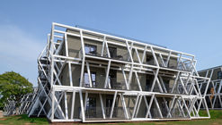 Maestoso 酒店 / ENOTA