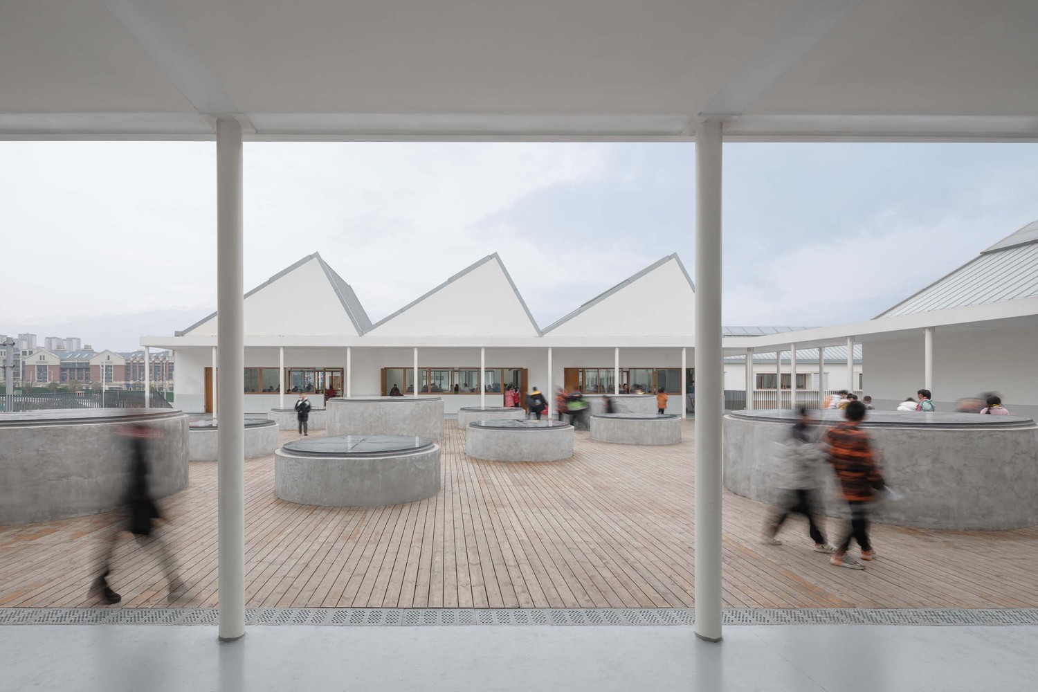 青衣江路小学校 / 迹·建筑事务所 - 室内图, 表皮, 扶手