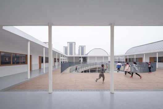 青衣江路小学校 / 迹·建筑事务所 - 室内图, 表皮, 扶手