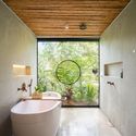 Casa en el lago / esa Arquitectura - Fotografía interior, En Detalle, Baño, Fijación Vigas, Arco, Tinas