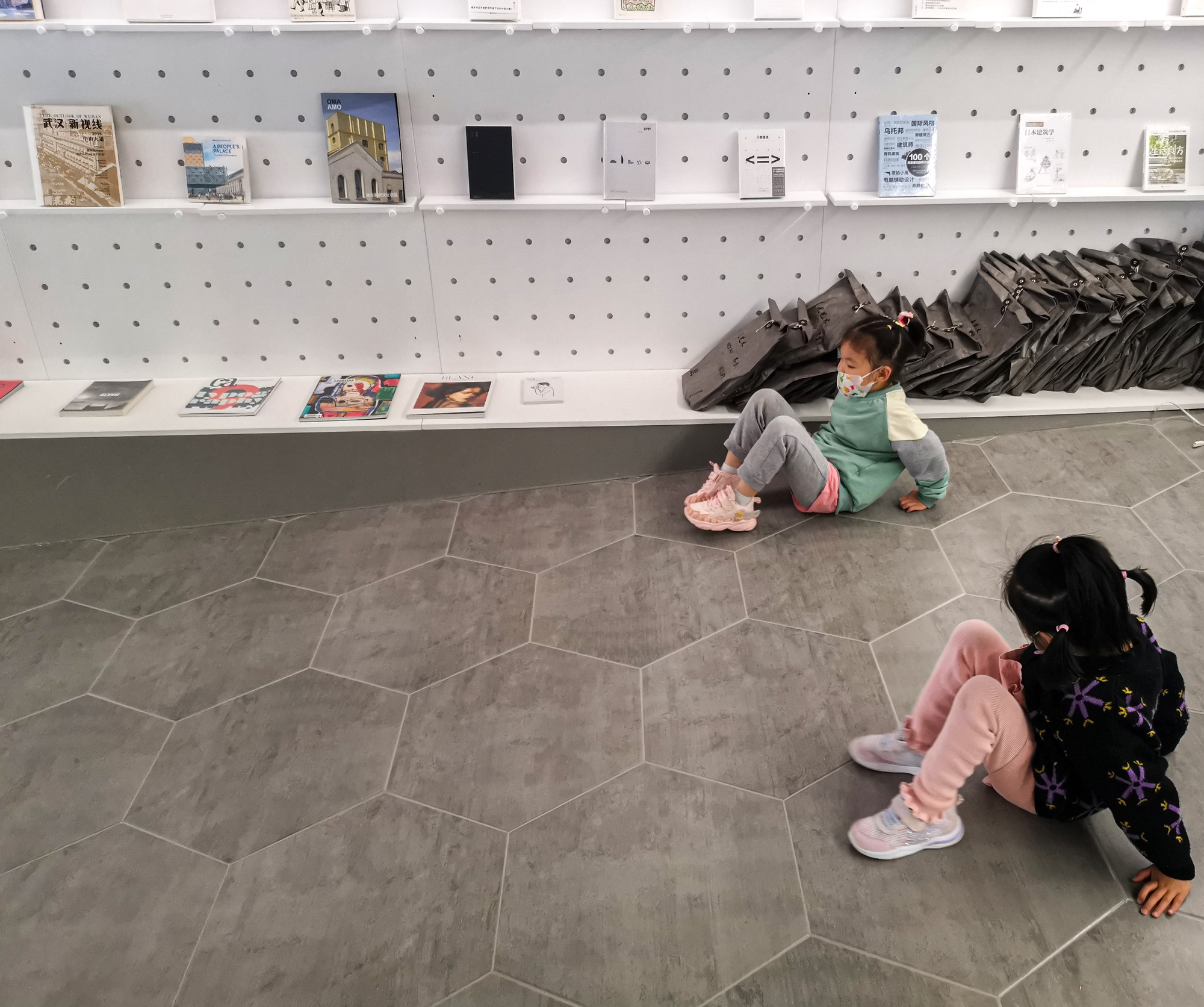 Gallery of No Art Bookstore / Qing Studio 15