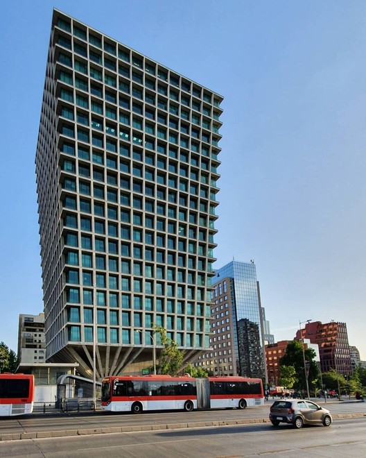 Who has won the National Architecture Award in Chile? - Image 15 of 22