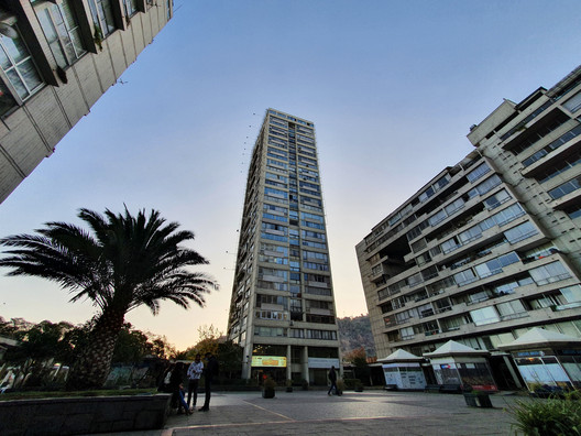 Who has won the National Architecture Award in Chile? - Image 8 of 22