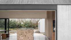 New Headquarters of Moróro Outdoor Concepts  / Minus Interior Architects