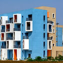 Complejo residencial Shree Town / Sanjay Puri Architects - Fotografía exterior, Residencial, Fachada, Balcón