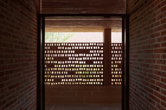 Dingshu Vocational School of Pottery / genarchitects - Interior Photography, Windows, Brick