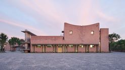 Escola Profissional de Cerâmica de Dingshu / genarchitects