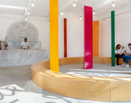 Simplicity, colors, and abstract forms: the new space designed by Benjamín Cadena in Bogotá - Image 8 of 15