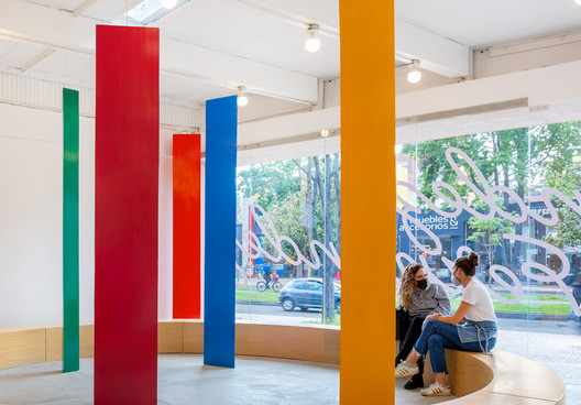 Simplicity, colors, and abstract forms: the new space designed by Benjamín Cadena in Bogotá - Image 2 of 15