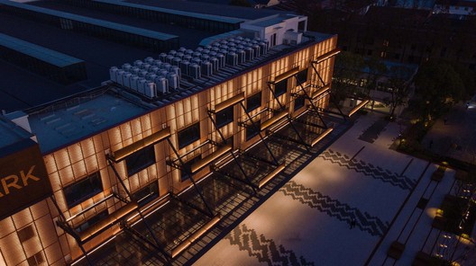 The Wall Maze of Vi Park / XING DESIGN - Interior Photography, Windows