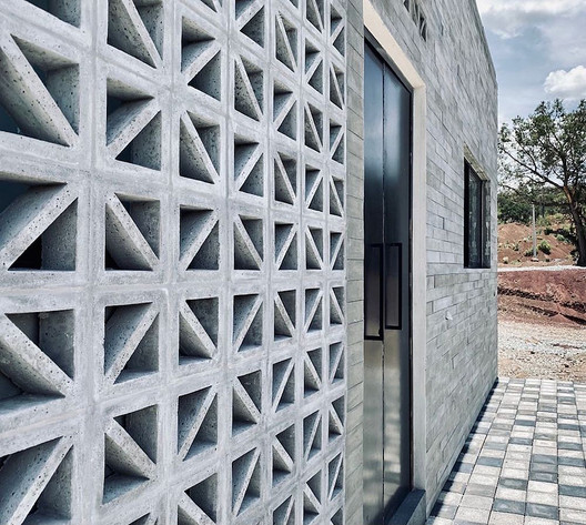 Concrete Screens: Advantages of Their Application in Contemporary Architecture - Image 2 of 10