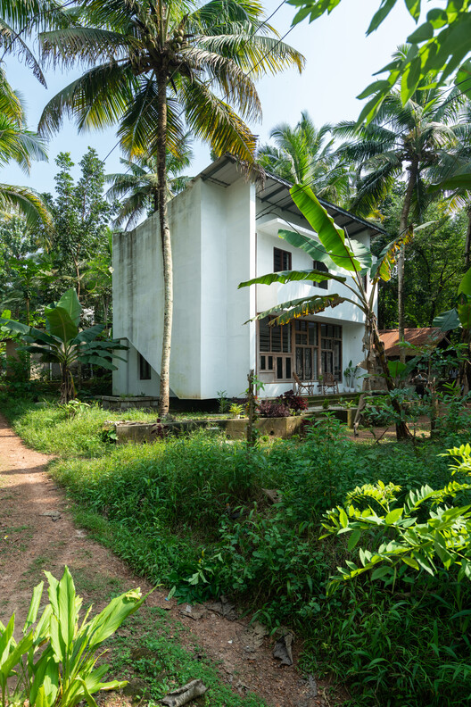 A Home Leftover / Ego Design Studio A Home Leftover / Ego Design Studio - Exterior Photography, Garden, Windows