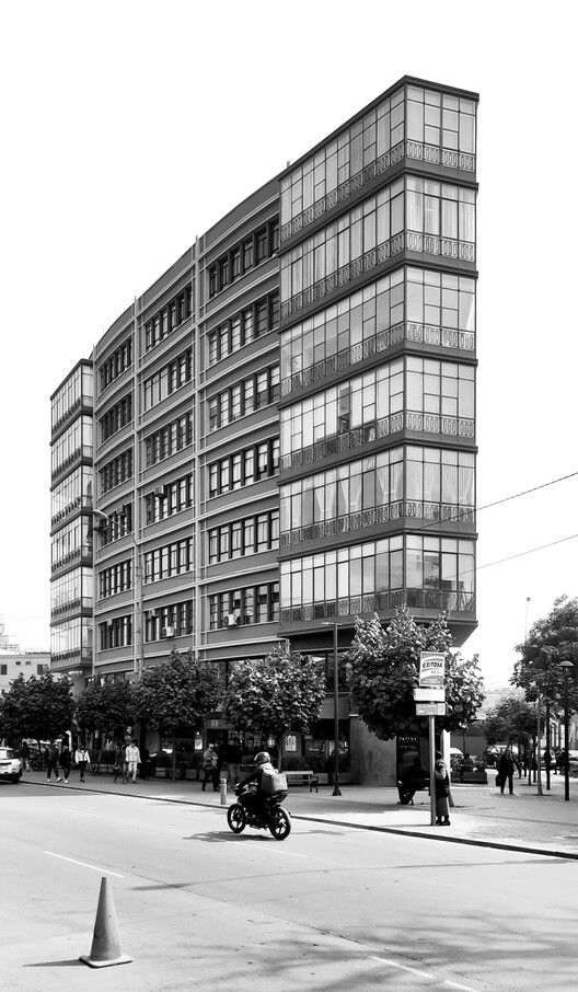 Clássicos da Arquitetura: Edifício Diagonal / Enrique Seoane Ros - Imagem 8 de 15