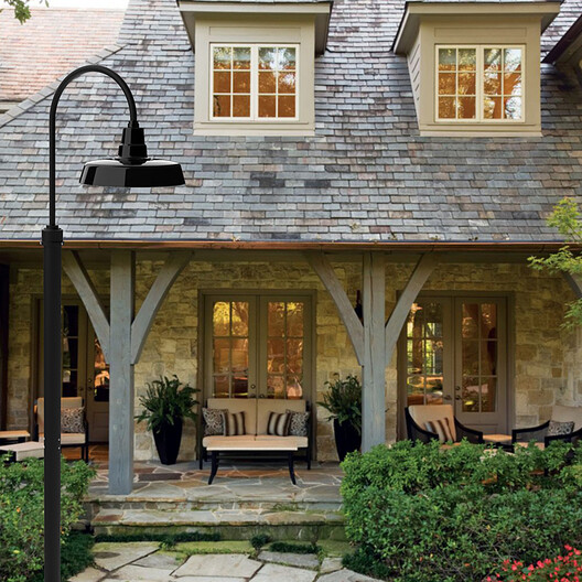 When Vintage Meets Modern: 5 Barn Lights That Achieve a Contemporary Aesthetic  - Image 15 of 17