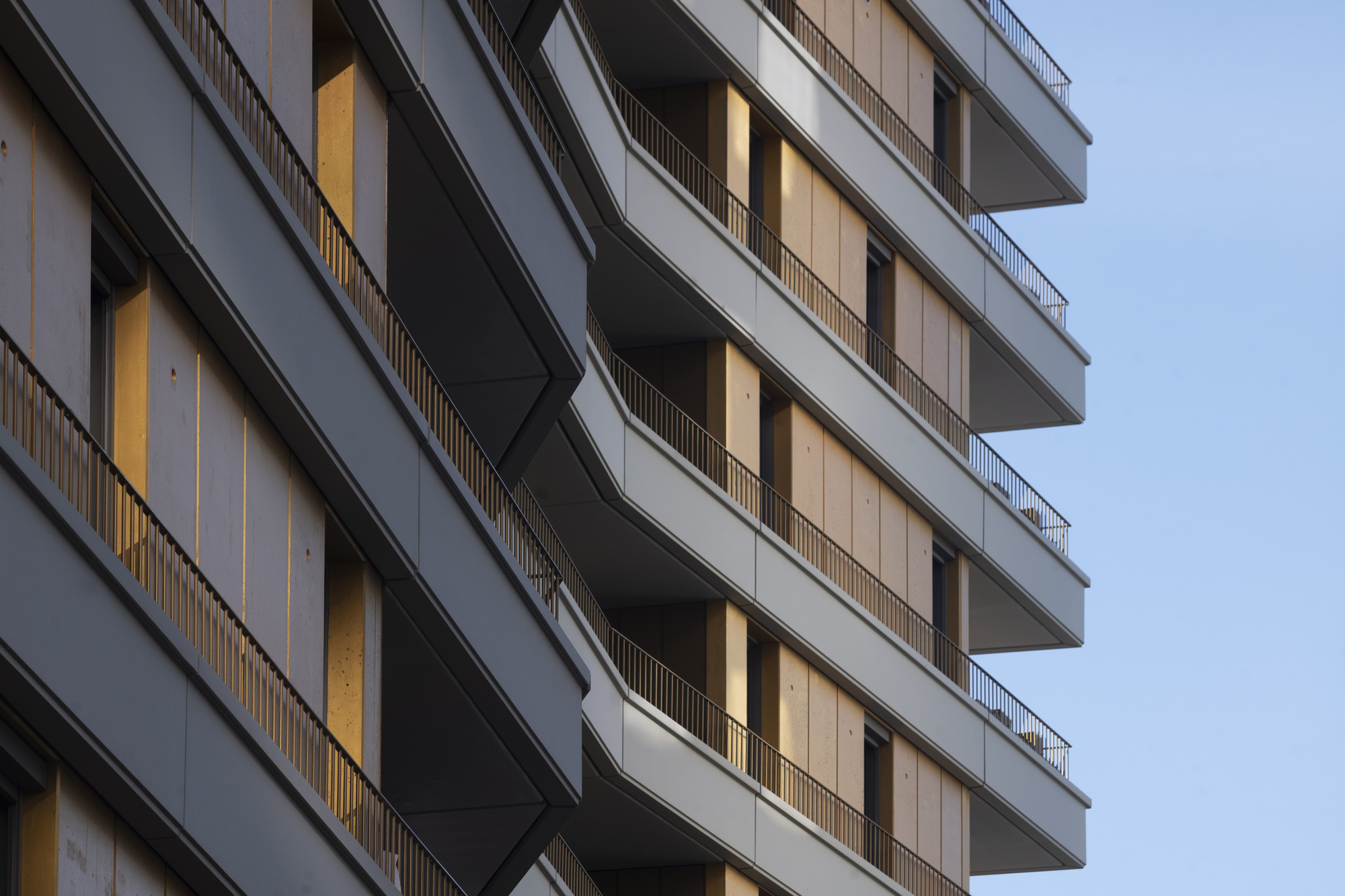 Gallery of Golden Tower Apartments / Ignacio Prego Architectures 12