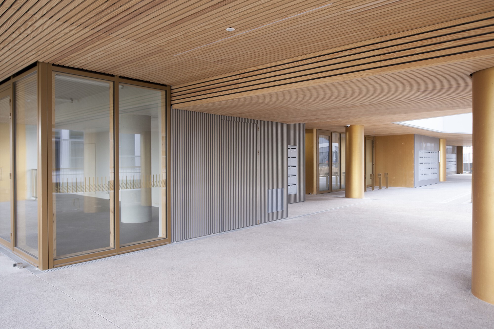 Gallery of Golden Tower Apartments / Ignacio Prego Architectures 15