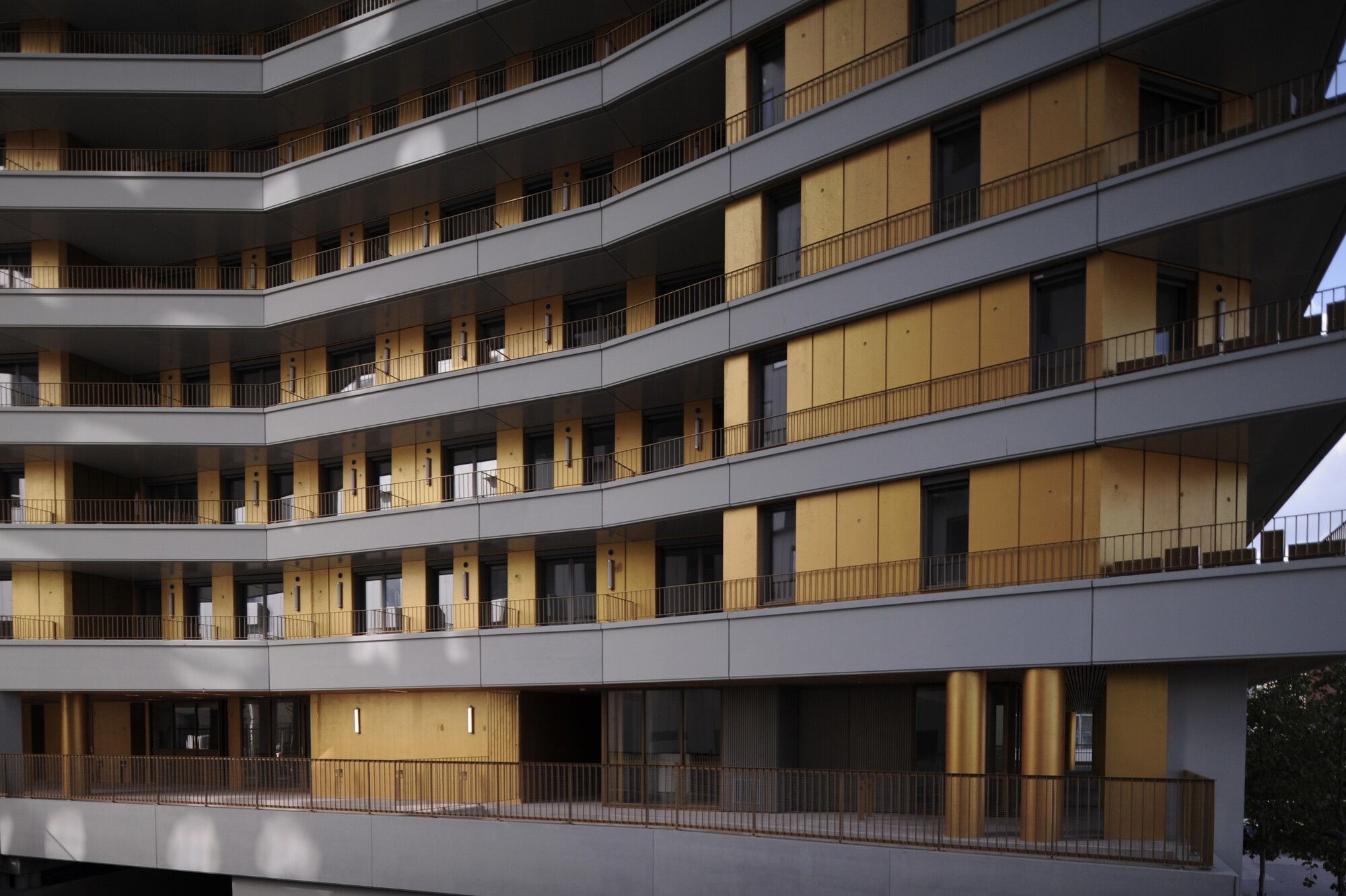 Gallery of Golden Tower Apartments / Ignacio Prego Architectures 11