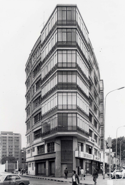 建筑经典：Diagonal 大厦 / Enrique Seoane Ros - 主图