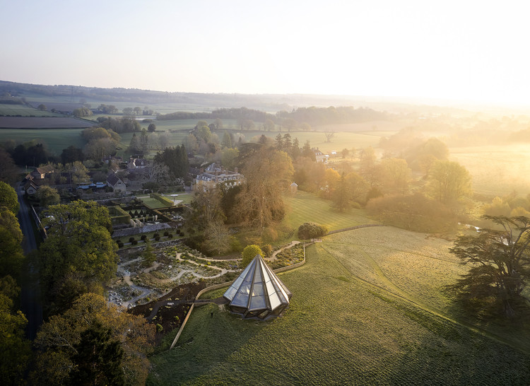 Heatherwick Studio Unveils Crown-Shaped Kinetic Glasshouse in West Sussex - Image 11 of 21