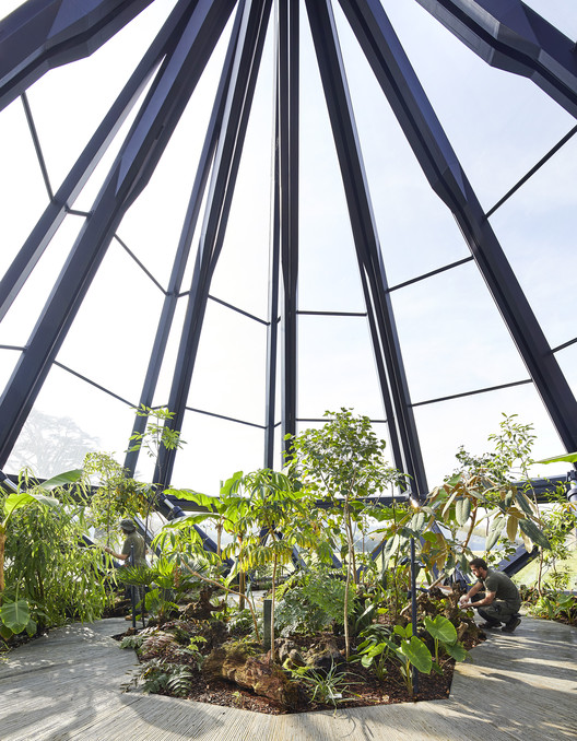 Heatherwick Studio Unveils Crown-Shaped Kinetic Glasshouse in West Sussex - Image 8 of 21