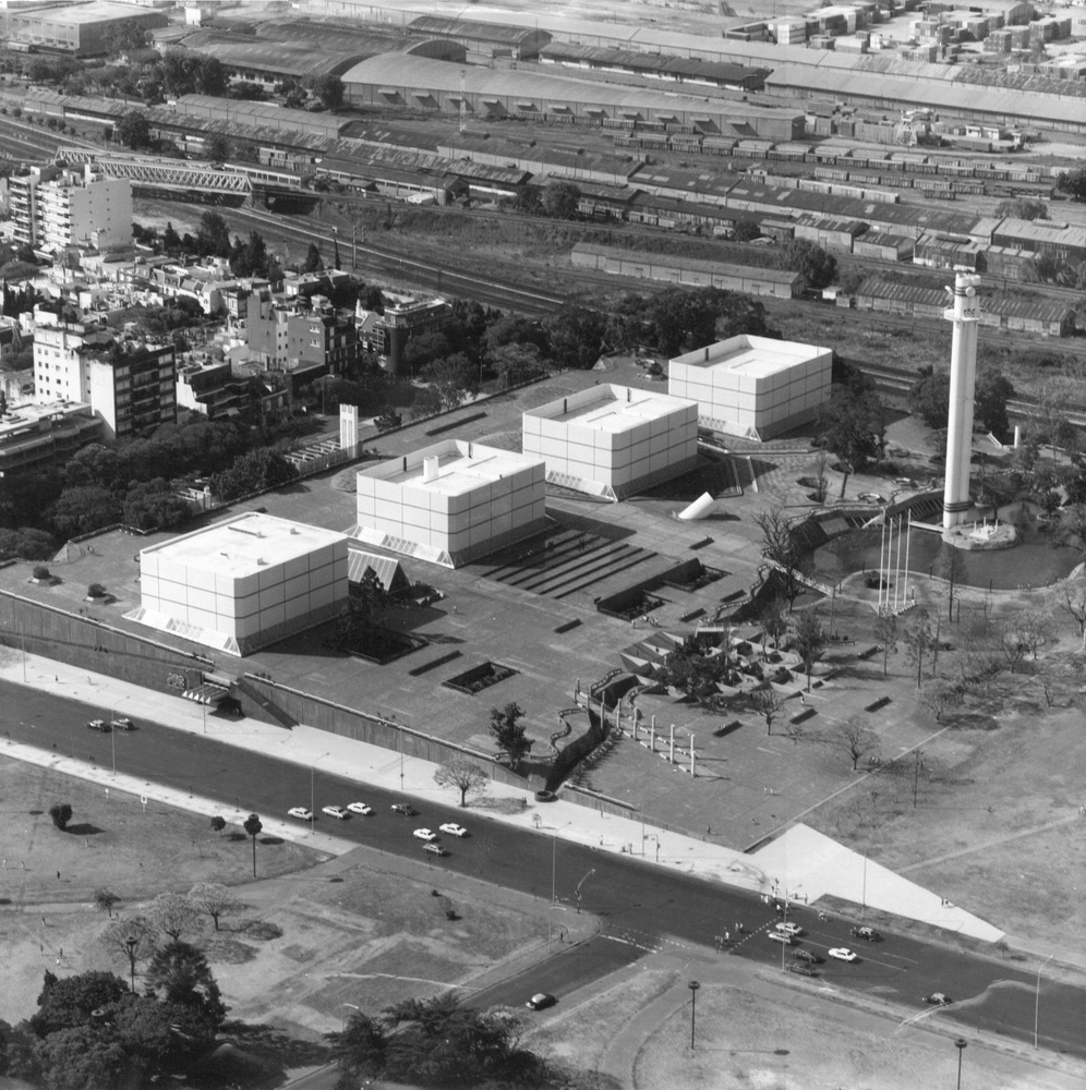 Gallery of 22 Architecture Classics to Celebrate the Day of the