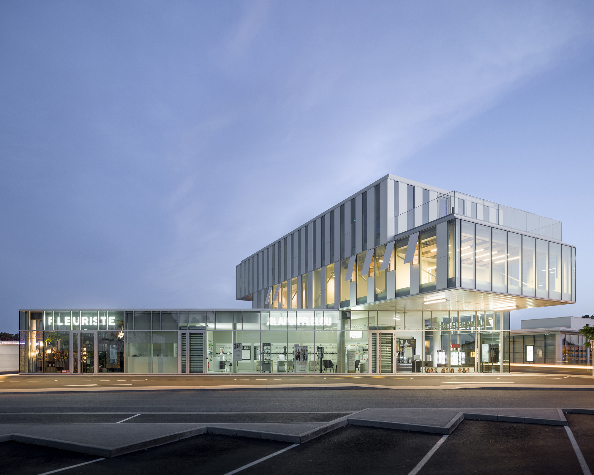 Gallery of Le DomiNO Head Office, Coworking & Shops / Atelier Ronan