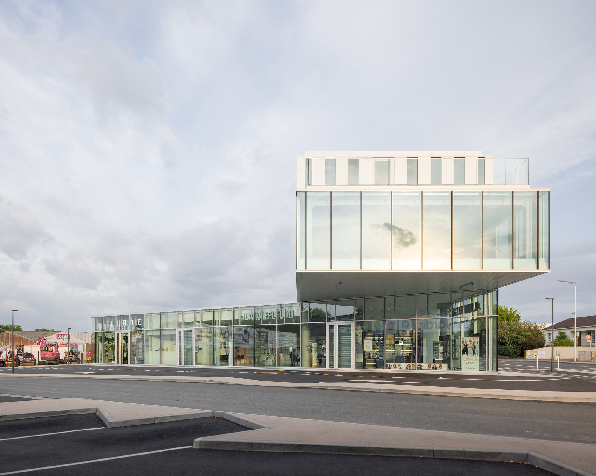 Gallery of Le DomiNO Head Office, Coworking & Shops / Atelier Ronan