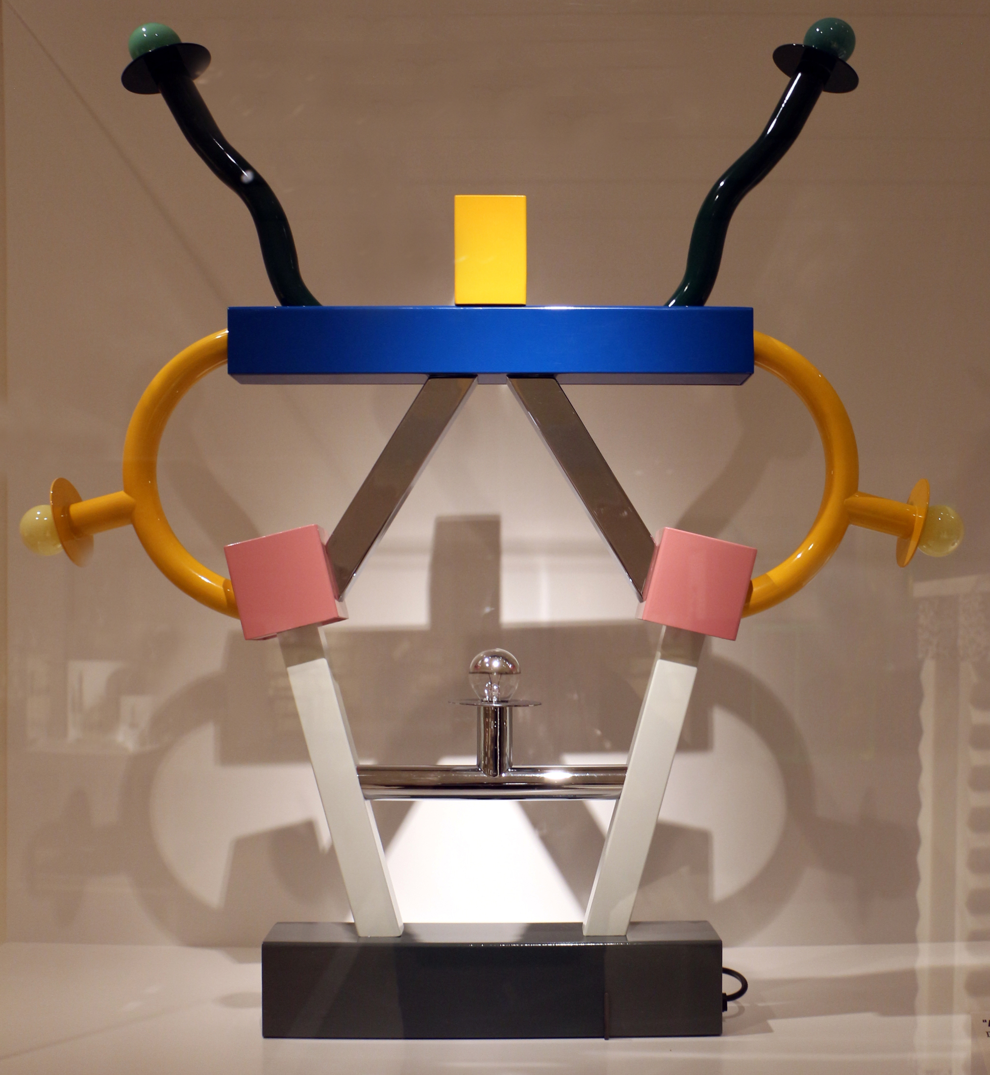 Galeria de Libertário e antifuncionalista: o que foi o movimento