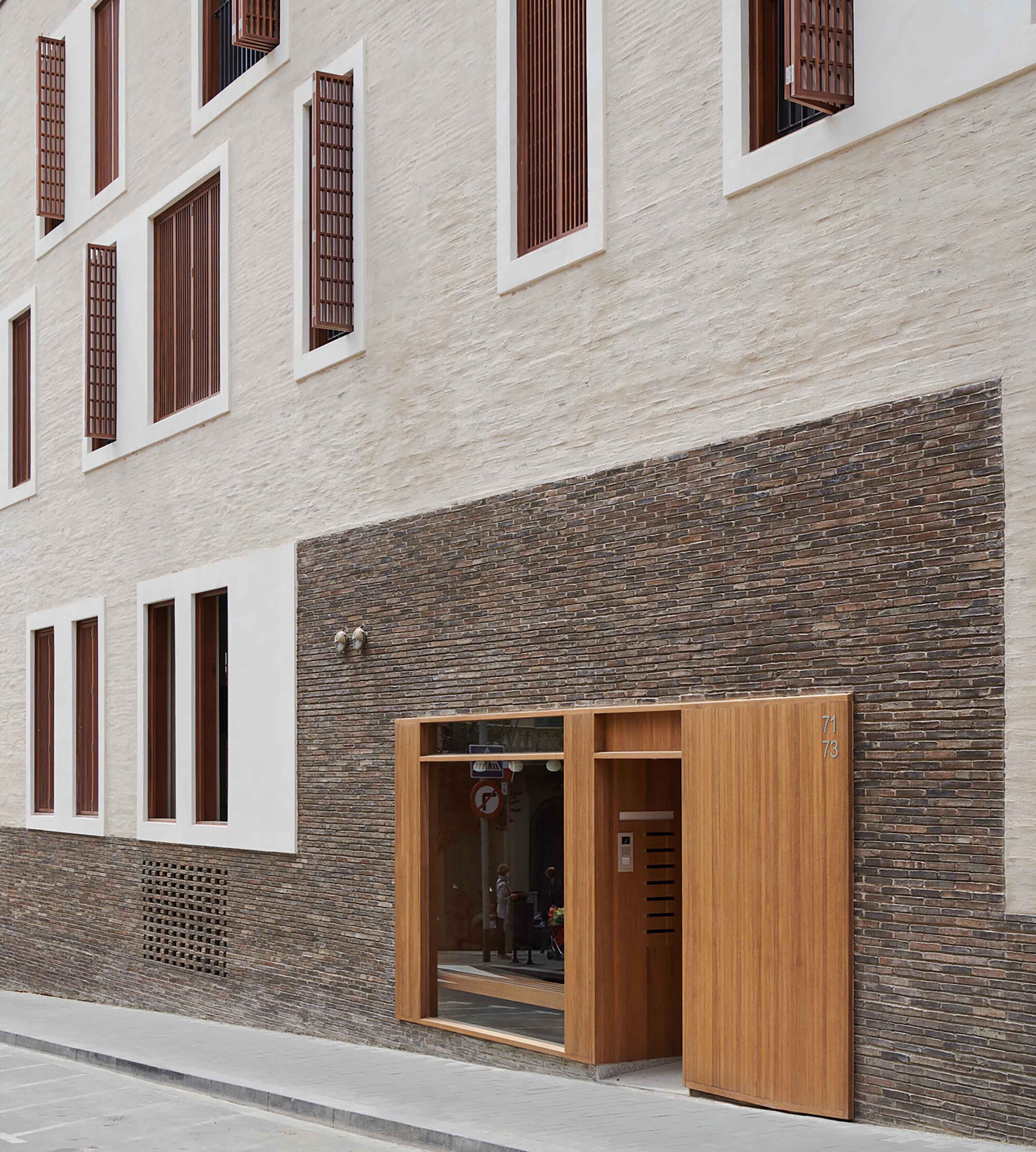 Gallery of Ca N'Alegre Residential Building / Bergnes de las Casas 17