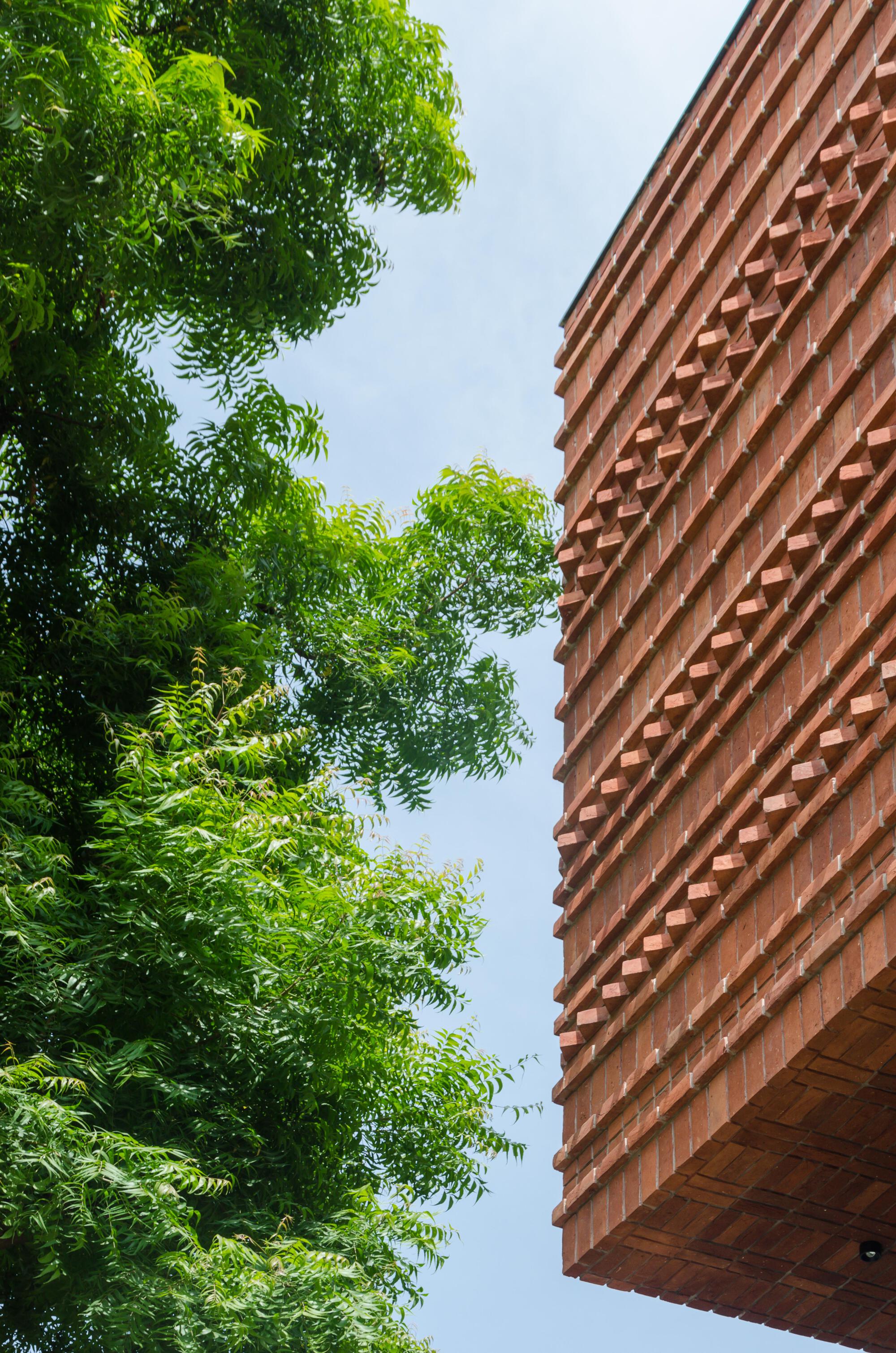 Gallery of Kandarp A House of Interaction / AANGAN Architects 12