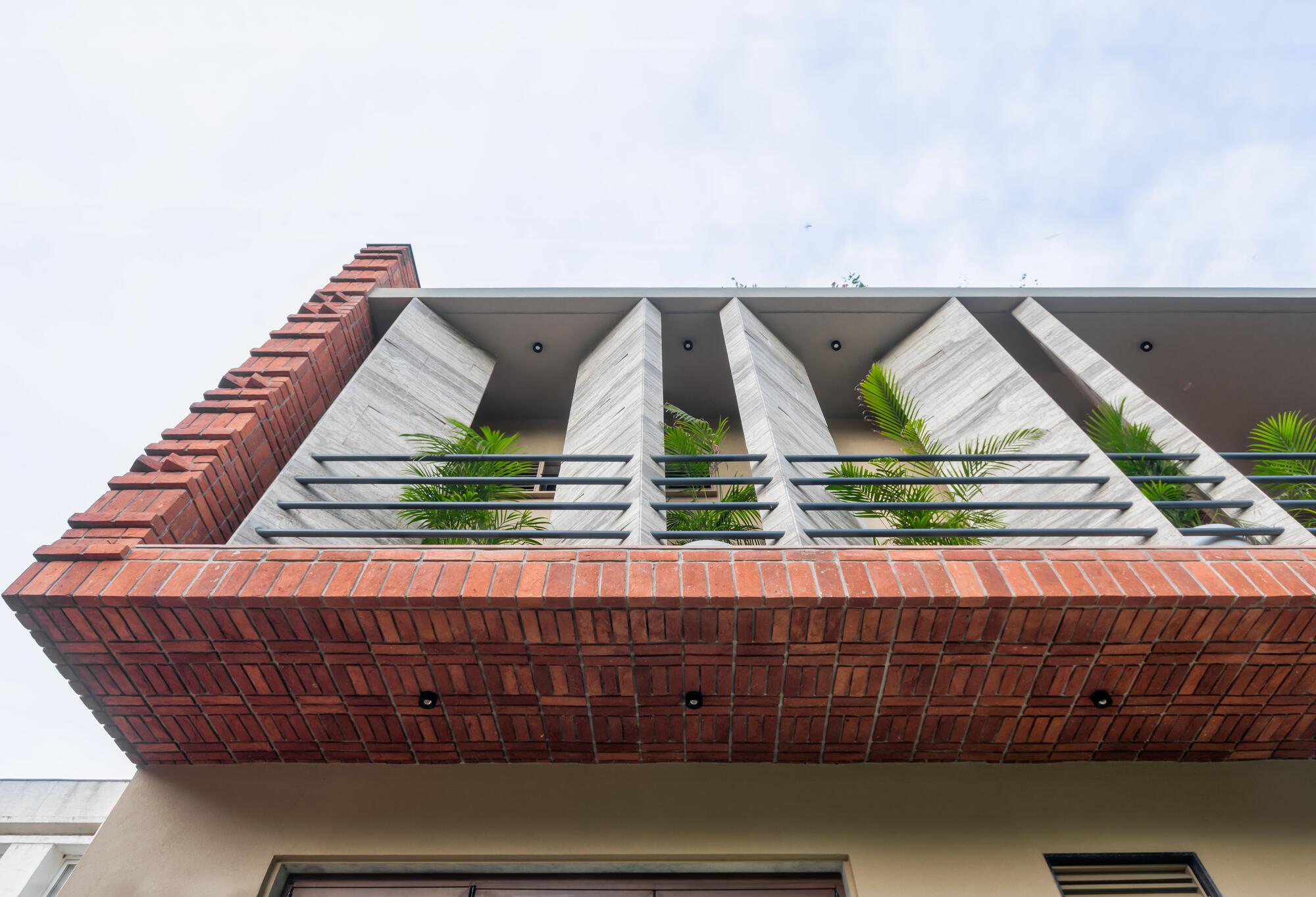 Gallery of Kandarp A House of Interaction / AANGAN Architects 4