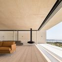 Casa en Palmares / Frederico Valsassina Arquitectos - Fotografía interior, Sala de estar, Barandas, Fijación Vigas