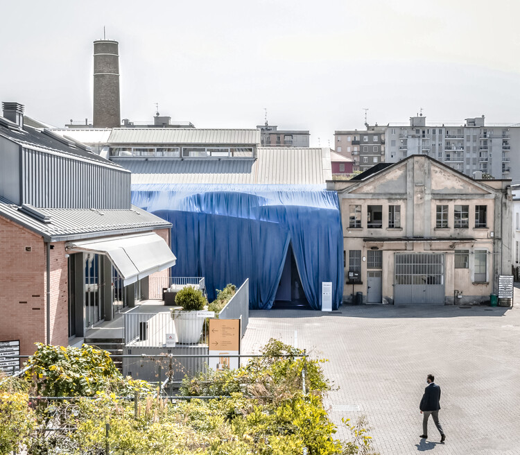 Silk Faw Installation / Outline Collective - More Images