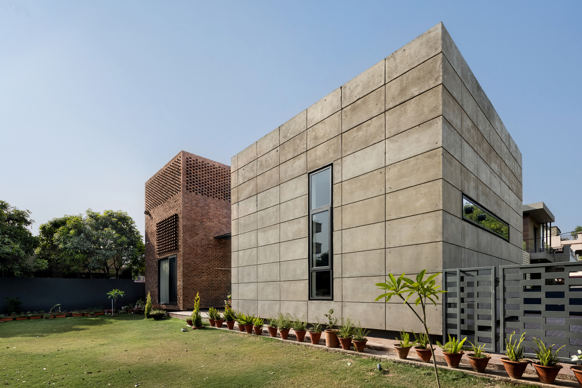 Gallery of The Brick House / Studio Ardete 4